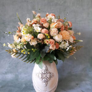 Mooie gele vaas met groot boeket. 52cm hoog