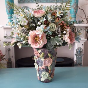 mooie bedrukte vaas met prachtig bloemstuk