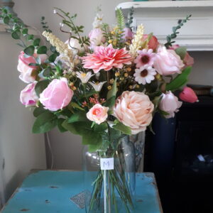 Mooie grote boeketten kunstbloemen